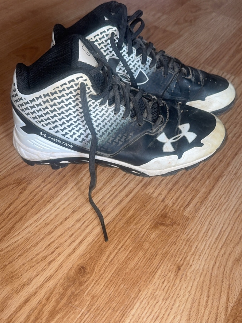 Under Armour Kids Black and White High-Top Football/Baseball Cleats